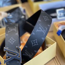 L V  Men’s Belt New With Box 