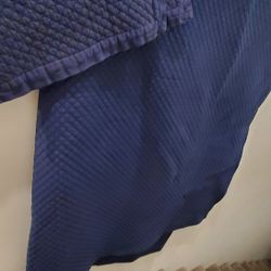 King Size Heavy Quilt And 2 Shams