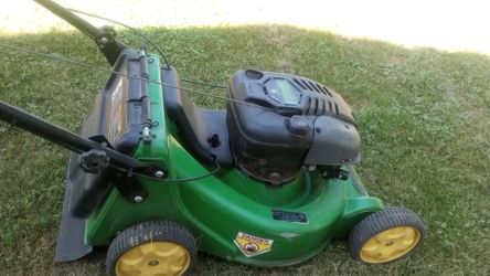 JOHN DEERE LAWNMOWER