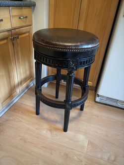 Frontgate Swivel Bar Stool - 28”
