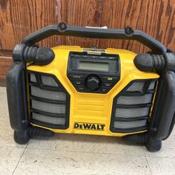 Dewalt 20v Worksite Radio/charger/2 Outlet TOOL ONLY 