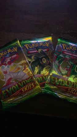 Pokémon Sword & Shield Evolving Skies Booster Packs x3