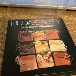HUDABEAUTY EYESHADOW 