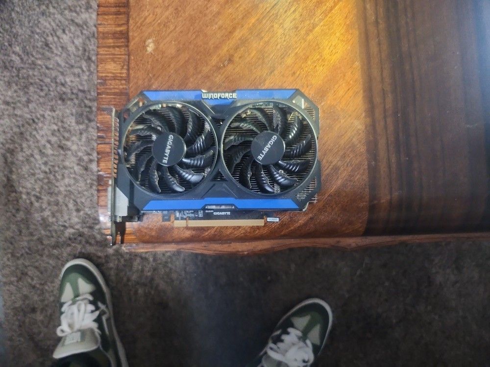 Gigabyte Pci E Video Card 4GB 