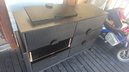 Dresser free