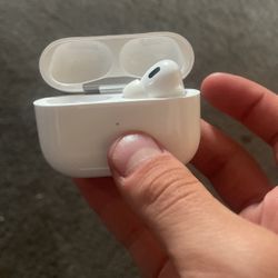 airpod  pros gen 4, missing earbud 65 lowest 50