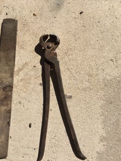 Vintage horse shoe nippers