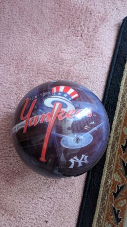 BRUNSWICK NEW YORK YANKEES BOWLING BALL BASEBALL SPORT 

