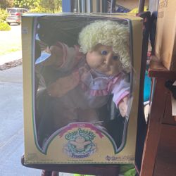1985 Vintage cabbage patch kids preemie still in box excellent condition $  225 Dollars  Birth certificate included in box OBO