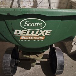 Scott's Fertilizer Spreader Deluxe 