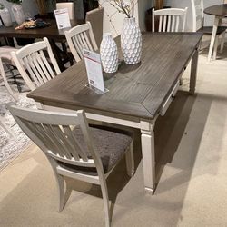 Bolanburg Antique White/Oak Dining Room Set | D647