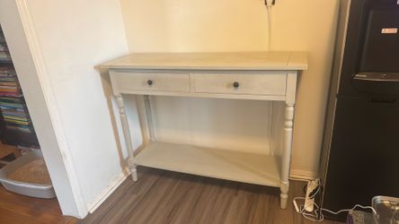 Light grey table/cadenza