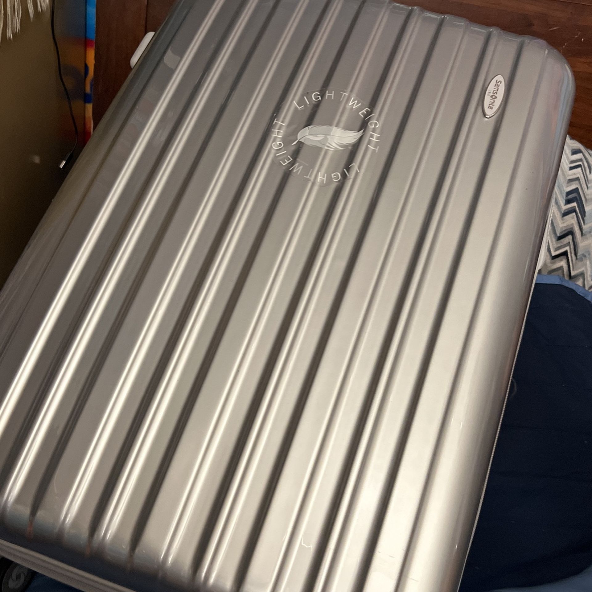 BrandNew** samsonite Yarmouth 24” Spinner Silver