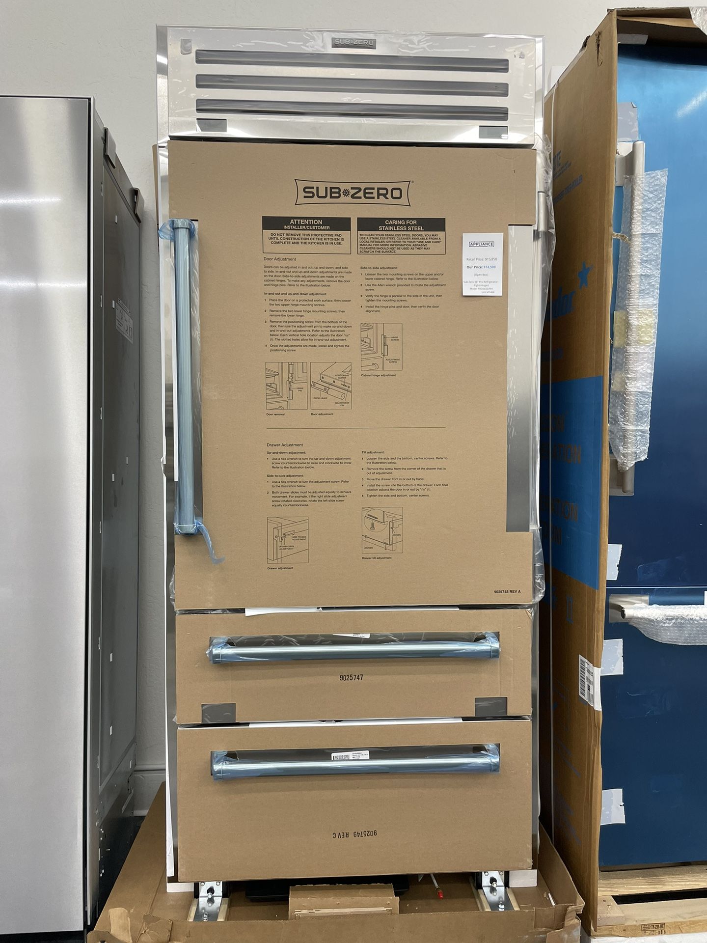 *New Open Box* 36” Sub Zero Buit-in PRO Series Refrigerator - Right hinged