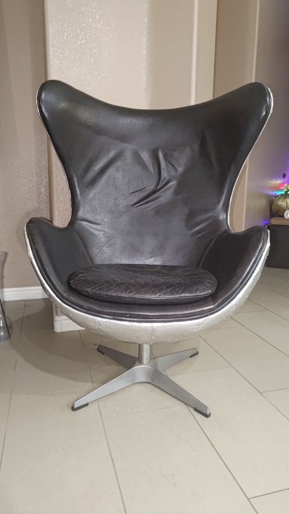 Excellent Condition Aviator Chair