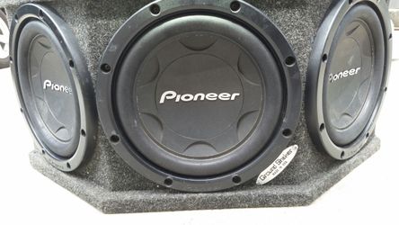 3 bass speakers. 3,600 wtts ground shaker series