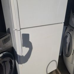 Maytag Refrigerator  W33h67 Firm Price $320