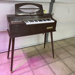 Vintage Magnus 391 Chord Organ 