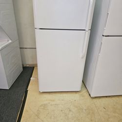 Frigidaire Top And Bottom Refrigerator Used Good Conditions 