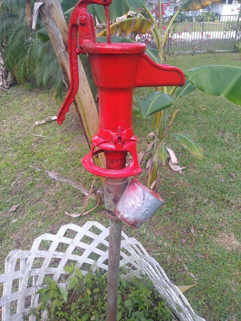 Vintage Well Pump, Cast Iron