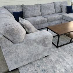 Light Gray Sectional Couch Retails Over 2k Free Delivery 
