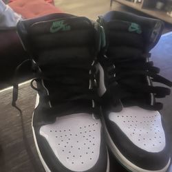 Jordan 1 Green Pine 
