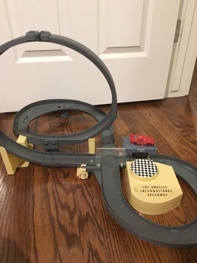 Disney Pixar Cars Los Angeles LA International Speedway Motorized Racetrack Loop