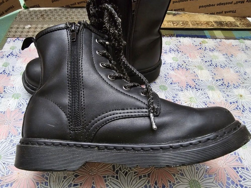 Steve Madden Kid's Combat Boots, Size 2 Black Preowned