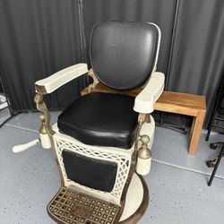 ANTIQUE EMIL J. PAIDAR BARBER CHAIR