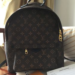 Authentic Louis Vuitton Card Holder for Sale in Palm Springs, CA - OfferUp