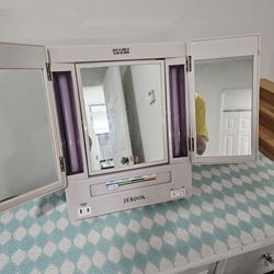 Barely used tri-fold, Two-Sided 5x magnification Makeup Mirror with 4 light settings.
