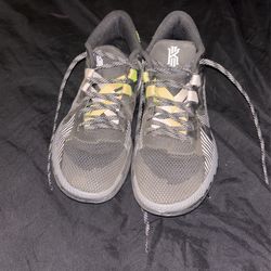 Kyrie 5 “Flytrap” Black Cool Grey