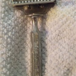 Antique GEM  Safety Flip Top Razor