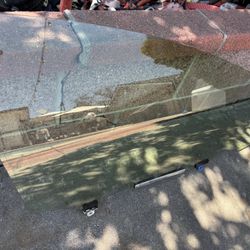 RIGHT FRONT DOOR GLASS (PASSENGER SIDE) 2015 TOYOTA PRIUS REGULAR 1.8.