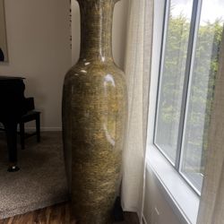 Crocodile Skin Vase(6feet)