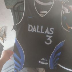 AD Mavs jersey size Medium Kids