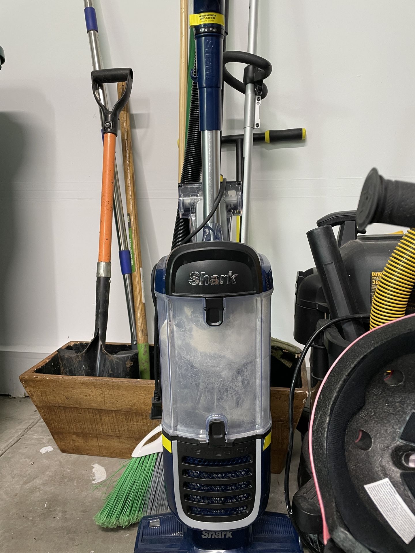 Shark HydroVac MV151 – Vacuum & Mop in One! Like New! Retails $179+ tax! Used Once