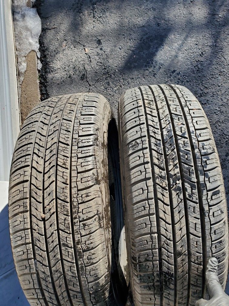 Pair (2) 225 65 17 Phantom C-Sport all season tires 