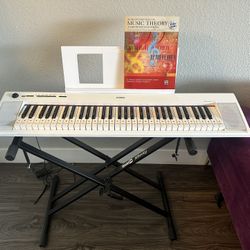 YAMAHA White Keyboard