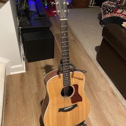 Taylor 210 DLX Dreadnought Acoustic Guitar
