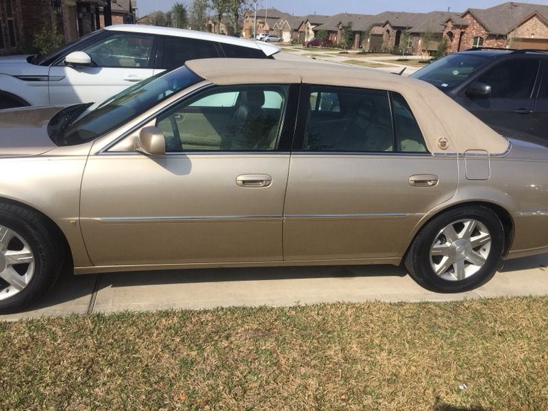 2006 Cadillac DTS luxury w low miles. Soft top roof..must see!!