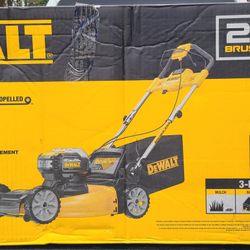 DEWALT 20V MAX 21.5in Self Propelled Mower With Two 10ah Batteries And Chargers