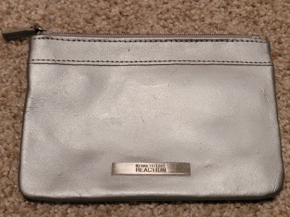 Kenneth Cole Reaction Genuine Leather silver coin purse