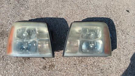Headlight For A Escalade 