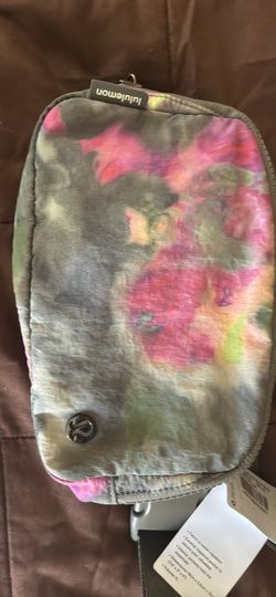 Lululemon everywhere belt bag