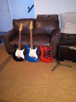 Red Squire 2000 Vintage, Austin, Peavey Exp, Guitar Stand