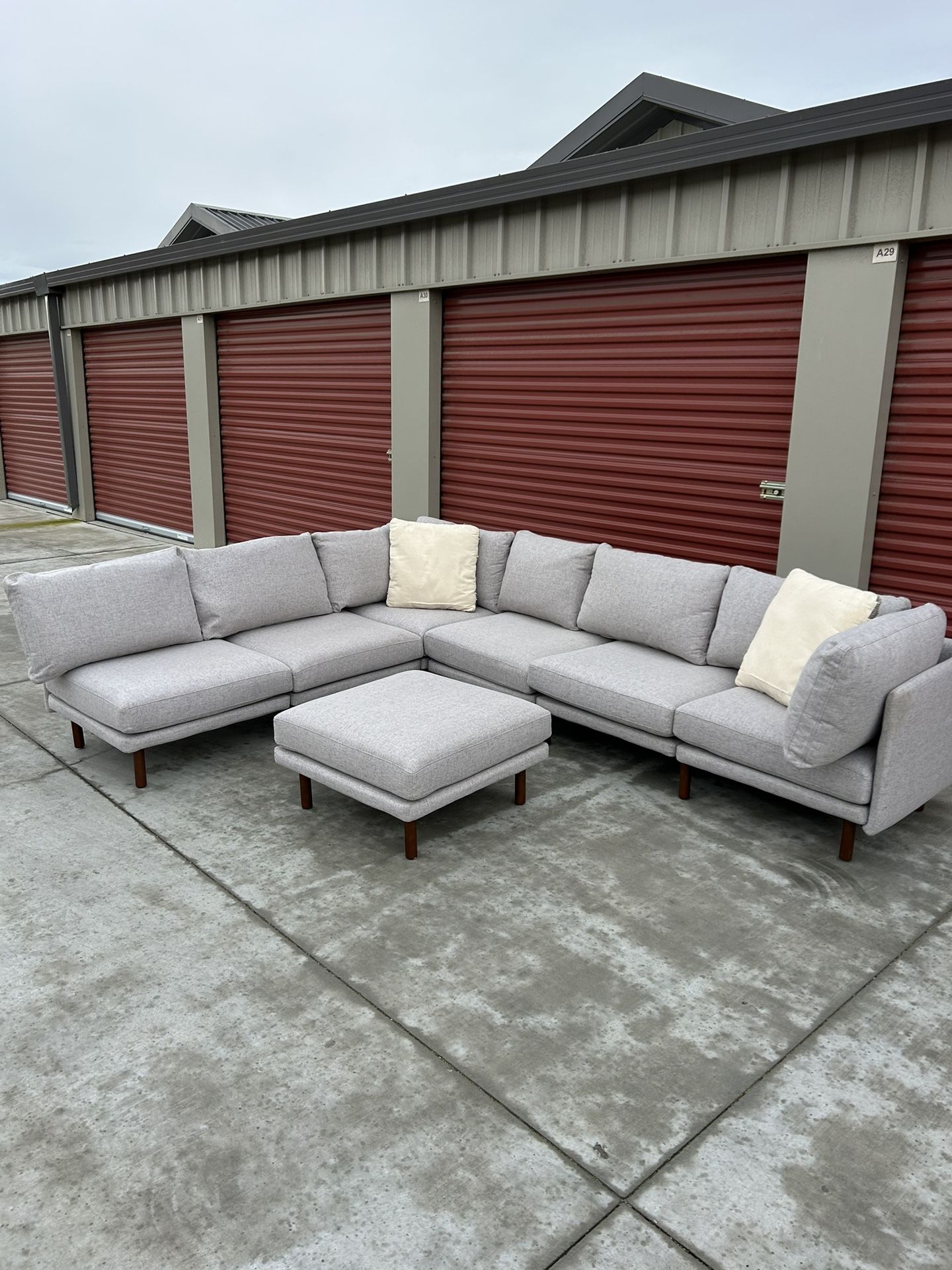 FREE DELIVERY&INSTALLATION Modular Couch+Ottoman