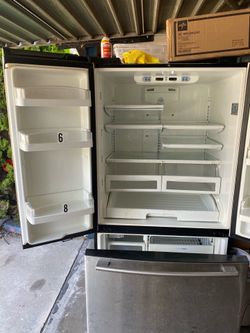 Lg French door 25 cubic ft with ice maker on bottom