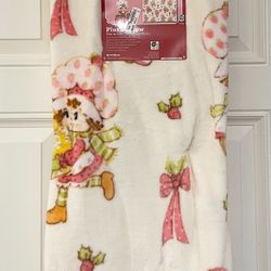 Strawberry Shortcake Christmas Throw Blanket
