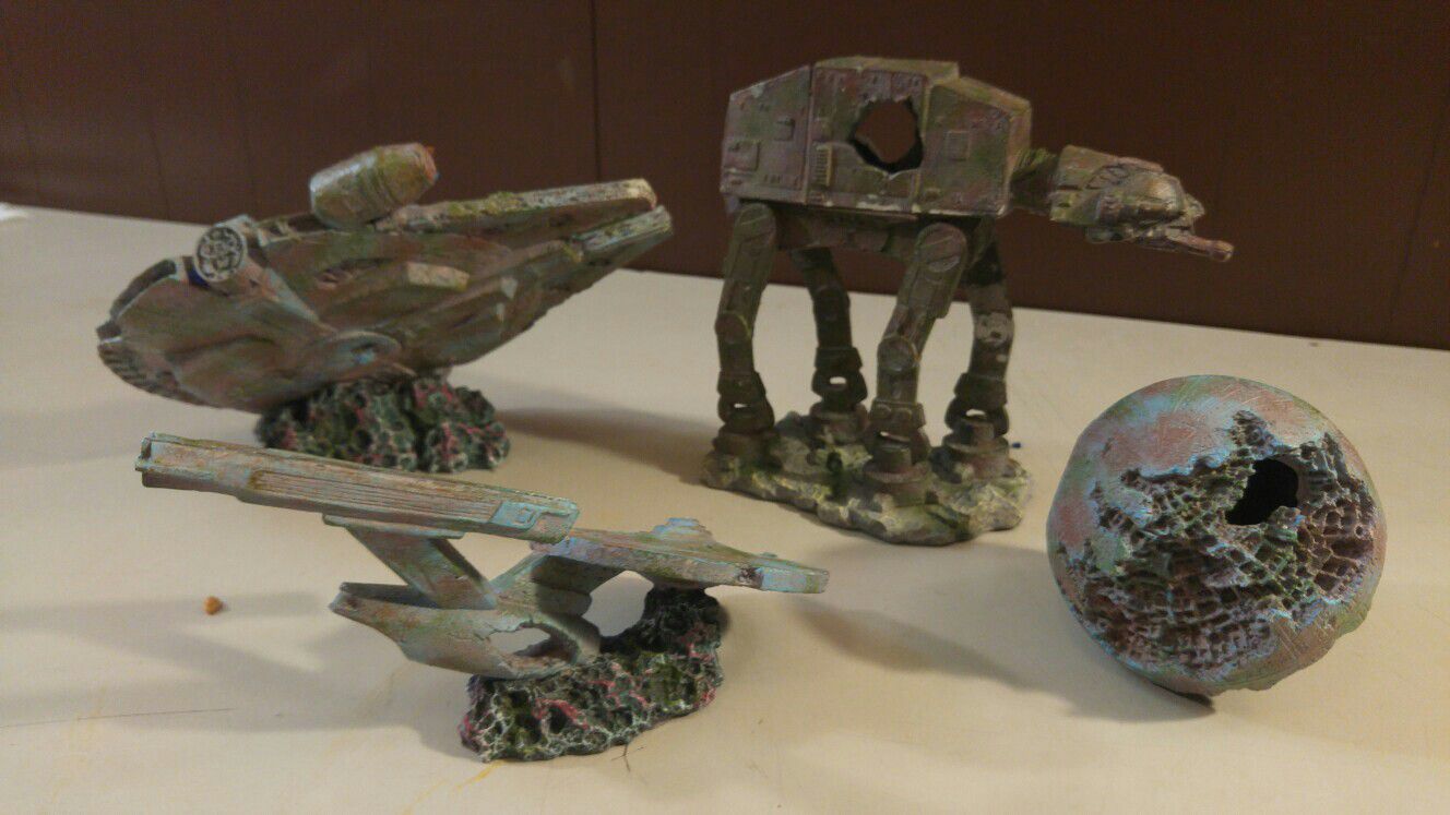 cement charme tro på Fish tank Aquarium decor Star wars themed 4 pieces for Sale in Kirtland, OH  - OfferUp
